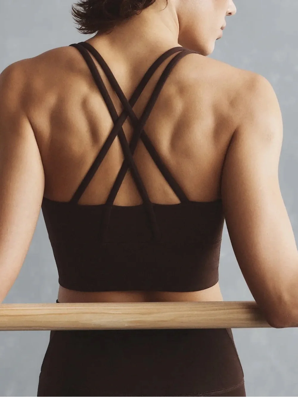 NWT QUINCE Power-Up Long Line Strappy Sports Bra Medium Espresso 0284